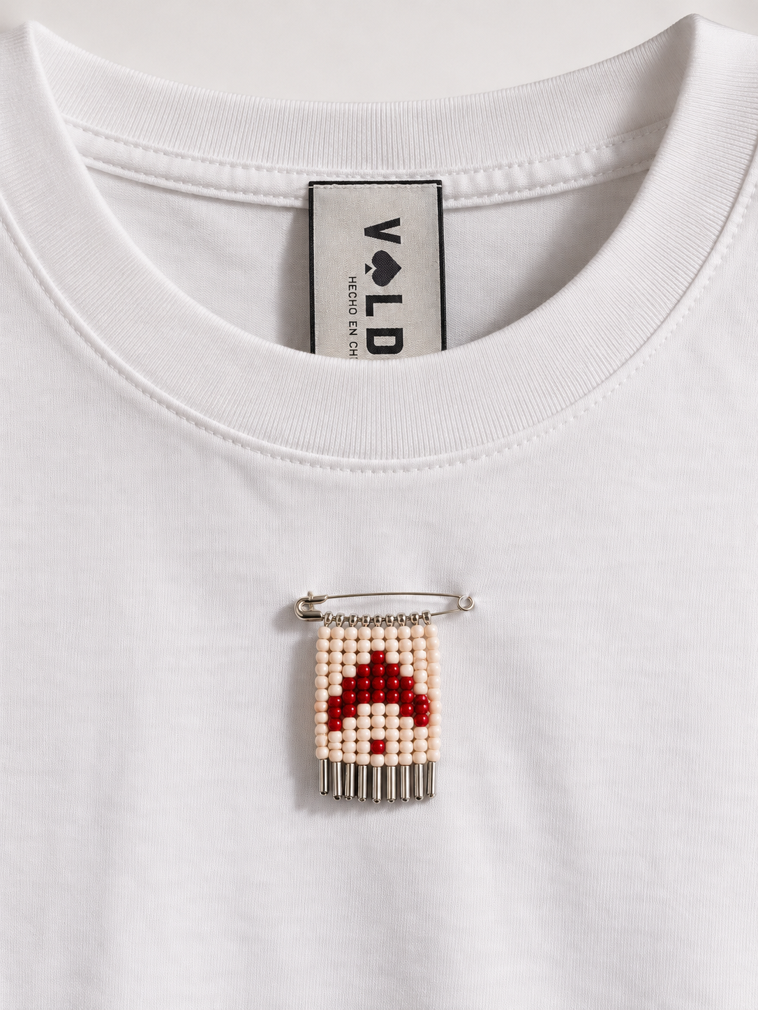 POLERA SEBASTIANA BLACA - BROCHE DESMONTABLE
