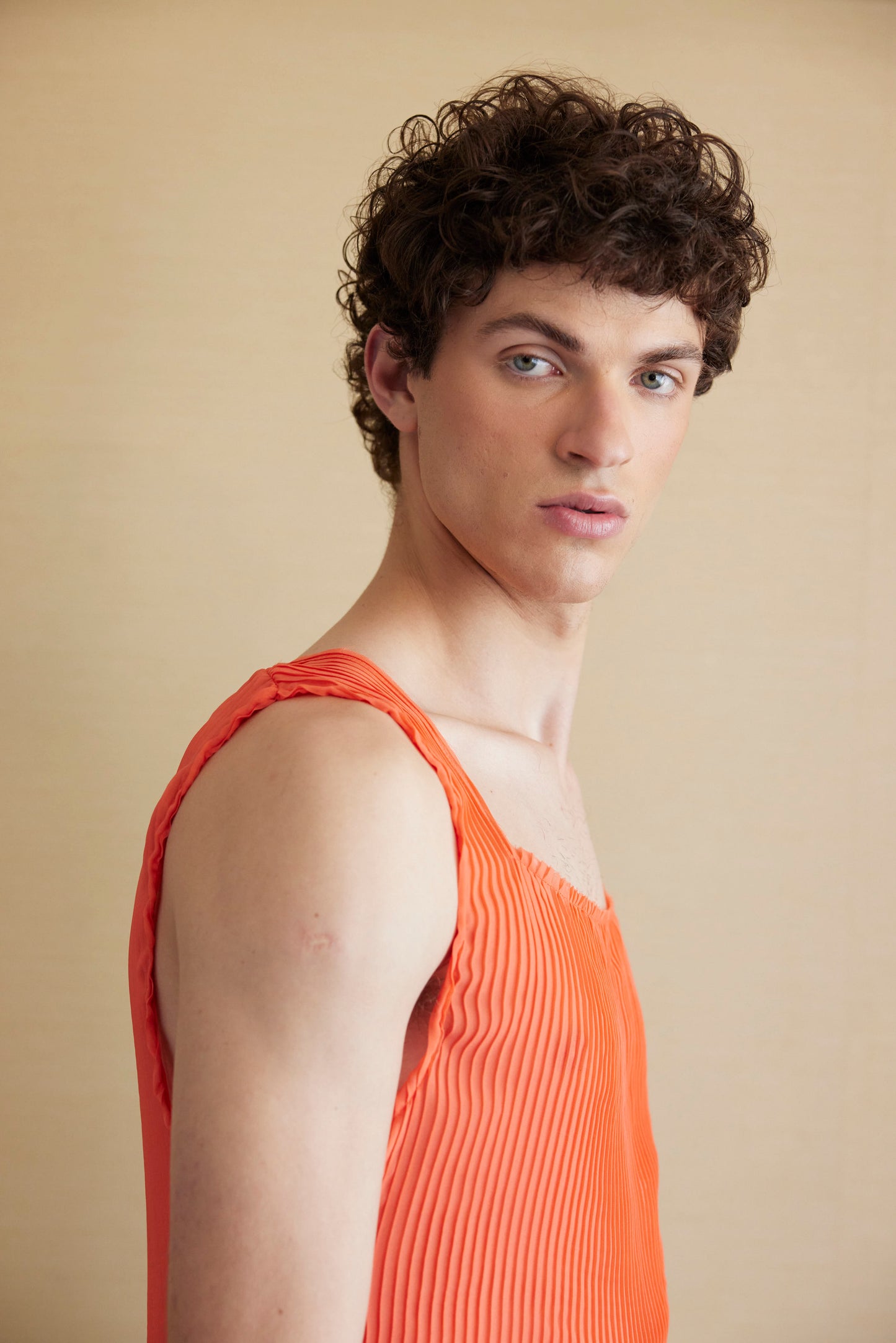 POLERA GAZA PLISADA CORAL NEON UNISEX- CLO