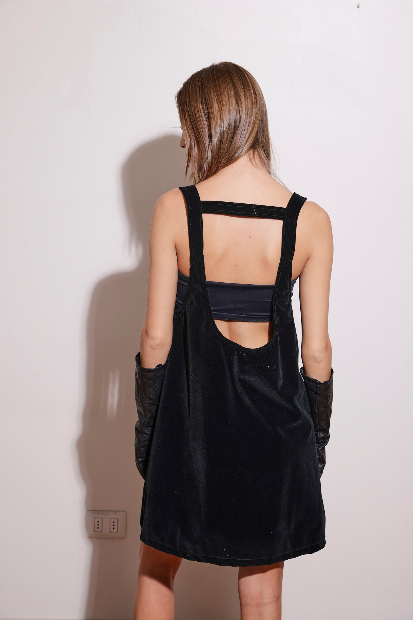 VESTIDO JARDINERA TERCIOPELO NEGRO TALLA UNICA- AGATA.