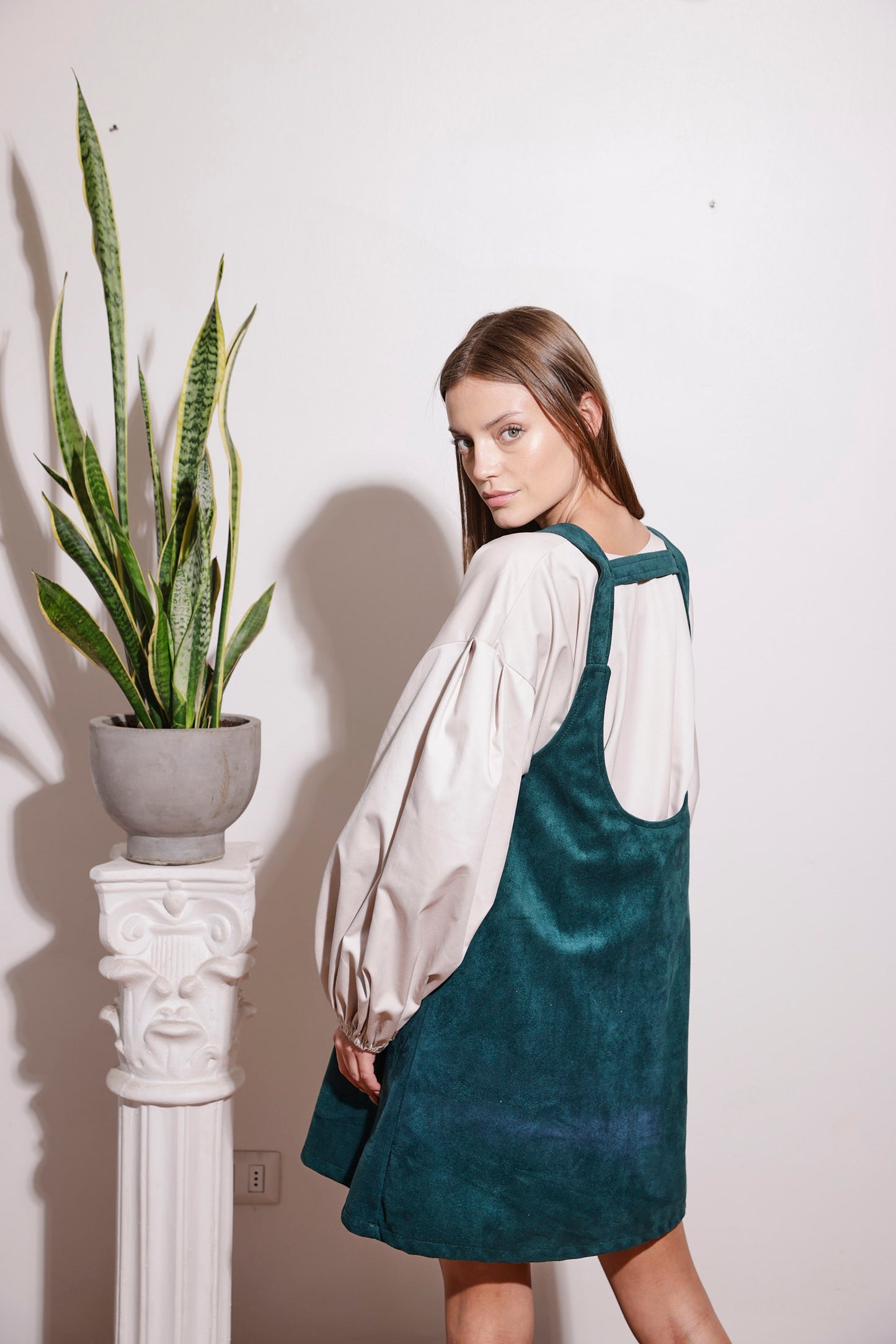 VESTIDO JARDINERA GAMUZA VERDE TALLA UNICA- AGATA.