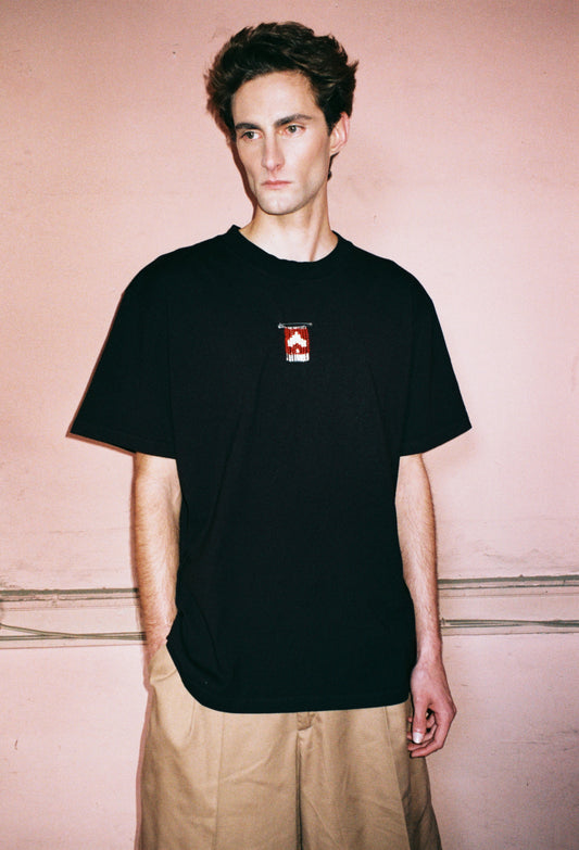 POLERA SEBASTIANA NEGRA - BROCHE DESMONTABLE