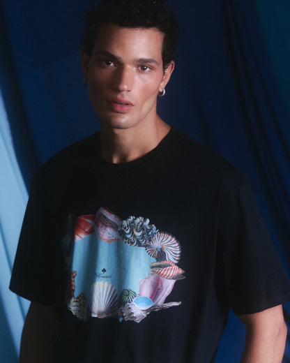 POLERA ALGODON NEGRA UNISEX  CONCHAS- SEBASTIANA