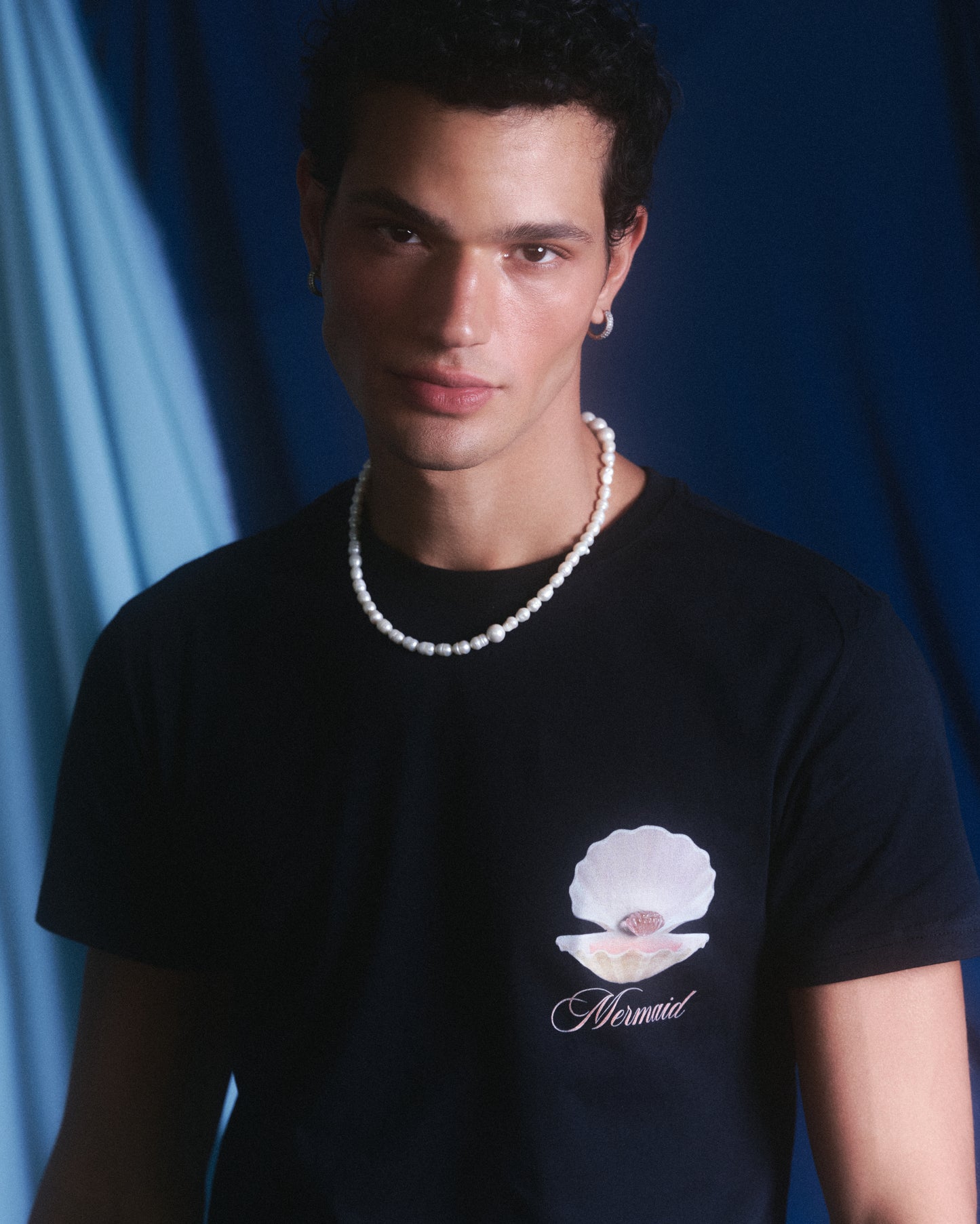 POLERA ALGODON NEGRA UNISEX   BOLSILLO CONCHA- SEBASTIANA.