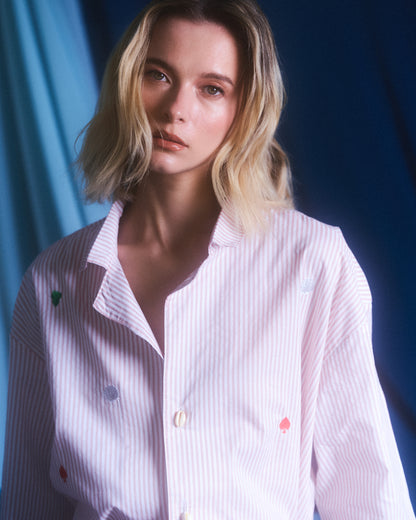 CAMISA  ALGODÓN RALLADA  ROSA BORDADOS – CONJUNTO MATEO