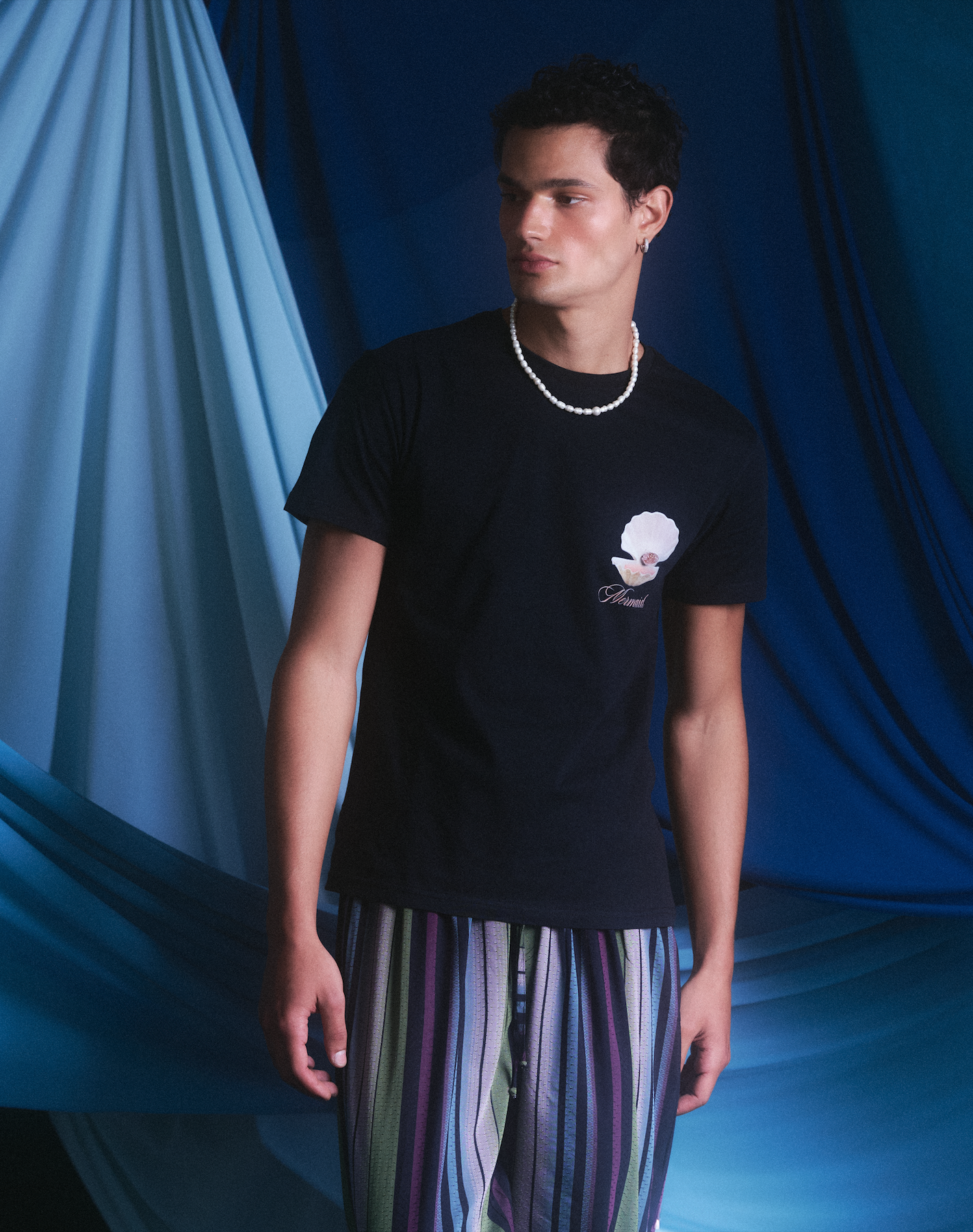 POLERA ALGODON NEGRA UNISEX   BOLSILLO CONCHA- SEBASTIANA.