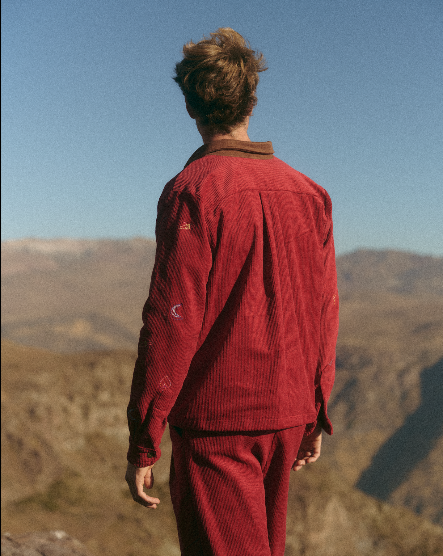 CAMISA COTELÉ BORDADAOS ROJO UNISEX- CAYETANA