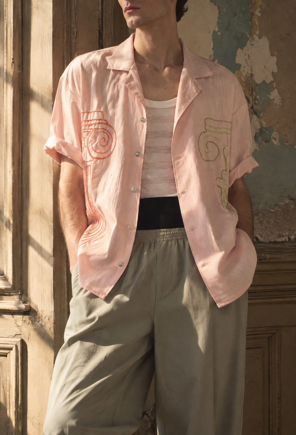 GUAYABERA LINO MATEO ROSA BORDADOS